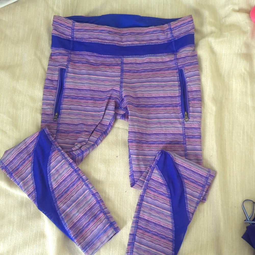 EUC size 8 purple Lululemon cropped leggings with mesh.